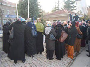 Konyada KYK önünde protesto