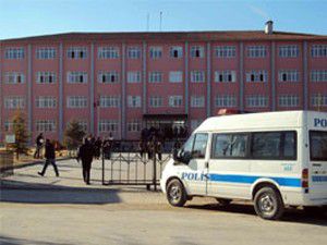 Konyada öğrencilerin bıçaklı kavgası