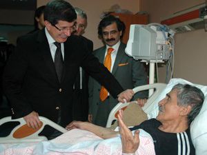 Davutoğlu Karakoçu ziyaret etti
