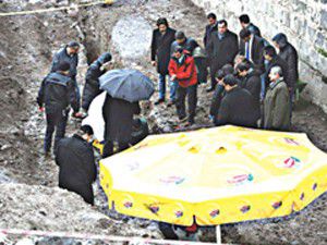 Kazdıkça ceset fışkırıyor