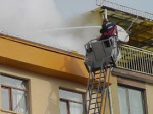 5 katlı binada korkutan yangın!