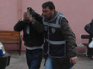 Çikolata çalıp uyuşturucu alan hırsızlar yakalandı