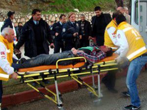 Kaza yerinde oğlunun cesedini gördü!