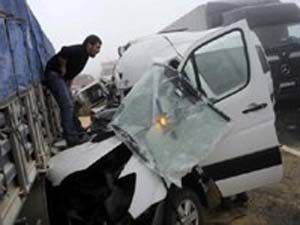 20 araç birbirine girdi