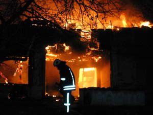 Tarihi binada yangın çıktı