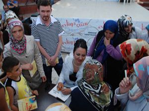 İkbal Gürpınar okurlarıyla buluştu