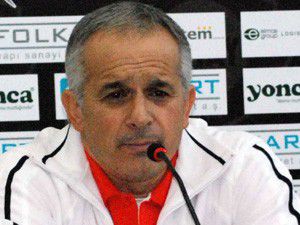 Konyaspor ilk 2ye girmek için mücade ediyor