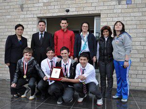 TED Konya Kolejinden tenis takımına ödül