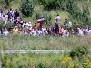 Esedin ordusu, sınıra yakın köyleri bastı