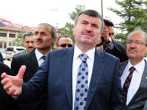 Mevlana Müzesinin önüne meydan yapılıyor