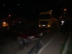 Akşehirde tır ile otomobil çarpıştı