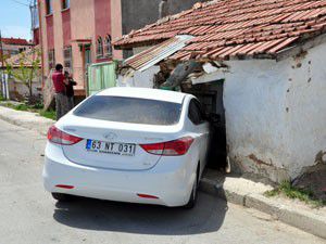 Sigara kaçakçıları duvara tosladı