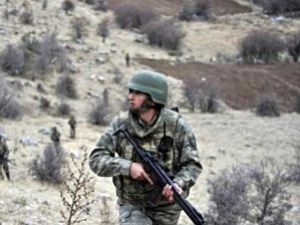 Hakkaride askeri birliğe taciz ateşi açıldı