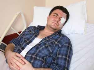 Taraftarın attığı musluk yüzünden gözünü kaybetti