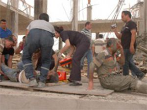 Otogar inşaatının çatısı çöktü: 10 kişi göçük altında