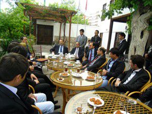 Belh Valisi Konyadaki Afgan öğrencilerle buluştu