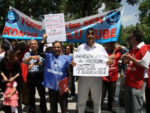 Memur sendikaları iş bırakma eylemi yaptı