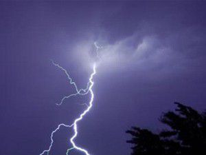 16 yaşındaki gencin başına yıldırım düştü