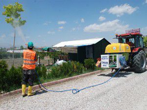 Karatayda yeşil alanlar ilaçlanıyor