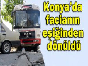 81 öğrenciyi taşıyan otobüs kaza yaptı
