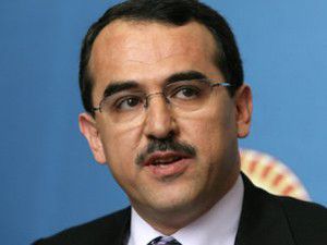 Bakanın konvoyunda esrarengiz kaza