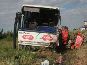 Karaman-Ereğli karayolunda kaza: 1 ölü, 20 yaralı