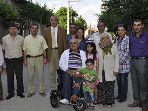 Akülü araç hediye edildi