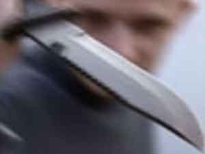 Kendisini uyaran eniştesini bıçakladı