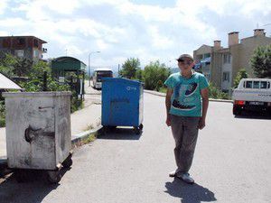 Oğlum bak git tişörtleri yok satıyor