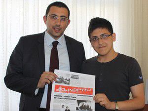 Akış, rozetini hediye etti