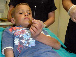 8 yaşındaki çocuk, 8 santimlik çivi yuttu