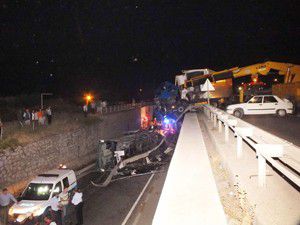 Konyaya gelen yolcu otobüsü kaza yaptı