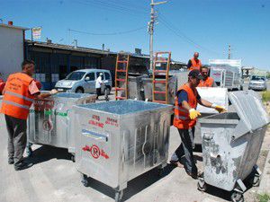 Çöp kovaları yenileri ile değiştiriliyor