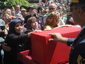 Şehit Samet Bütünün annesi oğlunu görünce..