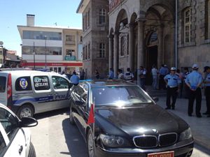 Valilik binası önünde intihar girişimi