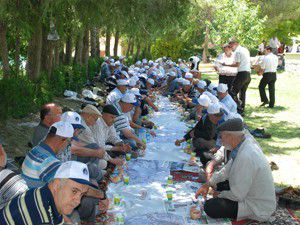 Emeklilere Apa Barajında mangal keyfi