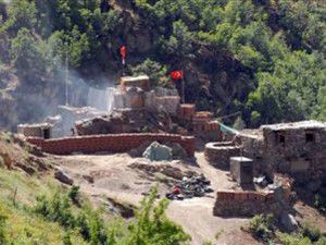 PKK, Türk Bayrağını indirmek için saldırmış