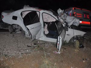 Konyada otomobil kamyonla çarpıştı: 3 ölü!