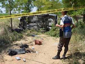 Konyada otomobil ağaca çarptı: 1 ölü, 2 yaralı