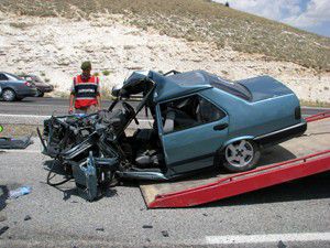 İki otomobil birbirine girdi: 7 yaralı