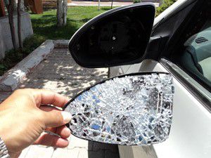 Kaza yerinde düşen parça, kaçan sürücüyü yakalattı