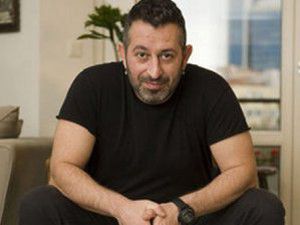 Cem Yılmaz paraya para demedi