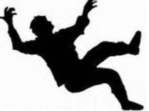 Adliye penceresinden atladı, ağır yaralandı