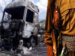 Teröristler bu kez erzak araçlarını yaktı!