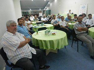 Yöneticilik zıt kutupları eşitler