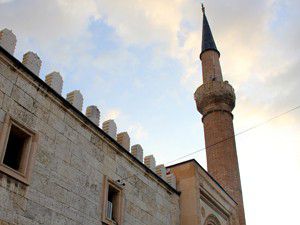 Turistlerin ilgi odağı Eşrefoğlu Cami