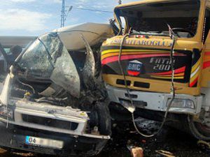 Ağrıda kaza: 13 ÖLÜ