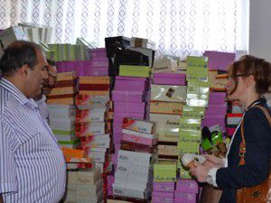 Yeni evlenecek dar gelirli çifte Mehir yardım etti