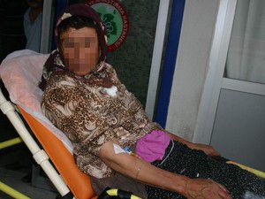 Eşi kafasına vurunca tepesi attı!