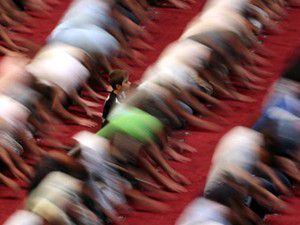 Vatandaş panikledi teravih yarım kaldı